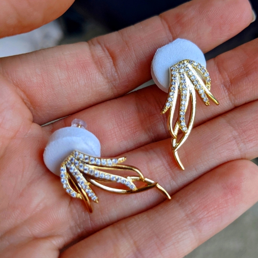Crystal drop gold earrings